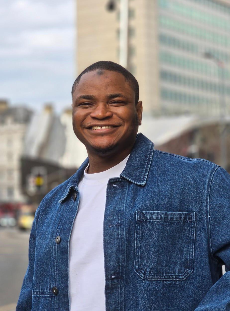 Portrait of Idris Olubisi, Developer Relations Engineer & Founder, Web3 Afrika